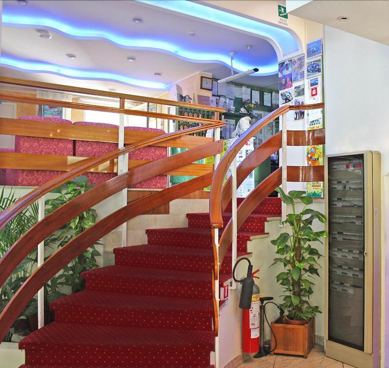 Hotel Royal ミザーノ・アドリアーティコ エクステリア 写真
