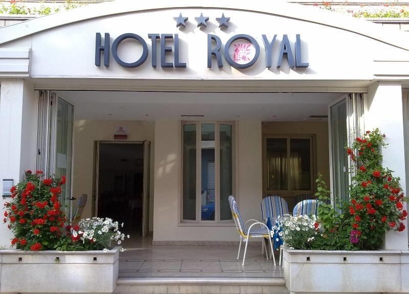 Hotel Royal ミザーノ・アドリアーティコ エクステリア 写真