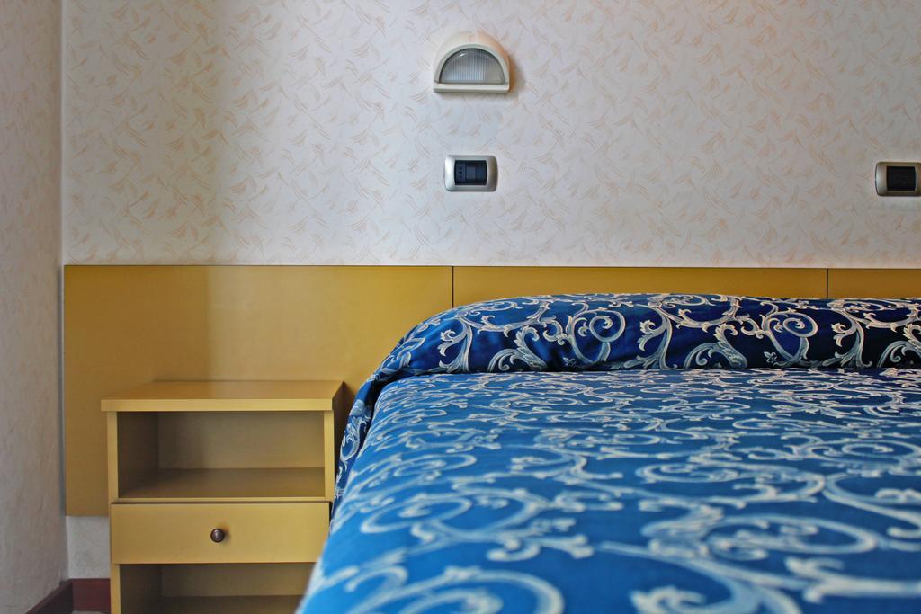 Hotel Royal ミザーノ・アドリアーティコ エクステリア 写真
