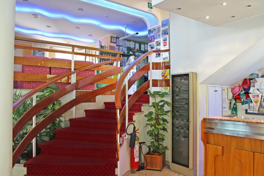 Hotel Royal ミザーノ・アドリアーティコ エクステリア 写真