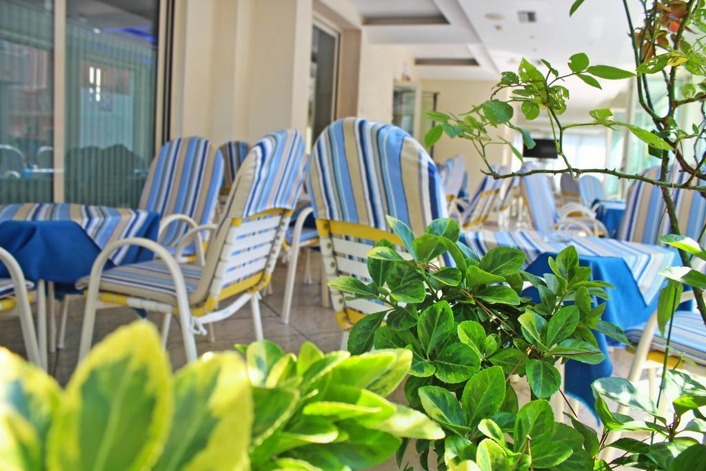 Hotel Royal ミザーノ・アドリアーティコ エクステリア 写真